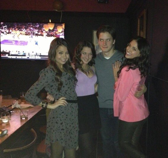 degrassicore's tweet photo. hang outs at fionas and drews house, 2013 https://t.co/vY4SeuwvvN