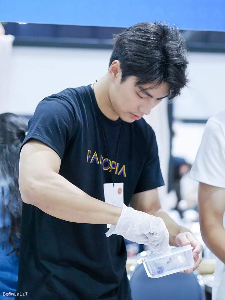 OHMyracle's tweet photo. He is so damn charming whenever he looks serious like this 😩🖤💙

#ohmpawat https://t.co/I8sOrsKp1W