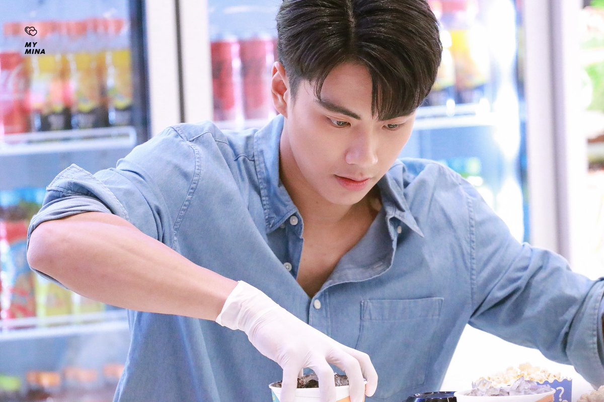 OHMyracle's tweet photo. He is so damn charming whenever he looks serious like this 😩🖤💙

#ohmpawat https://t.co/I8sOrsKp1W