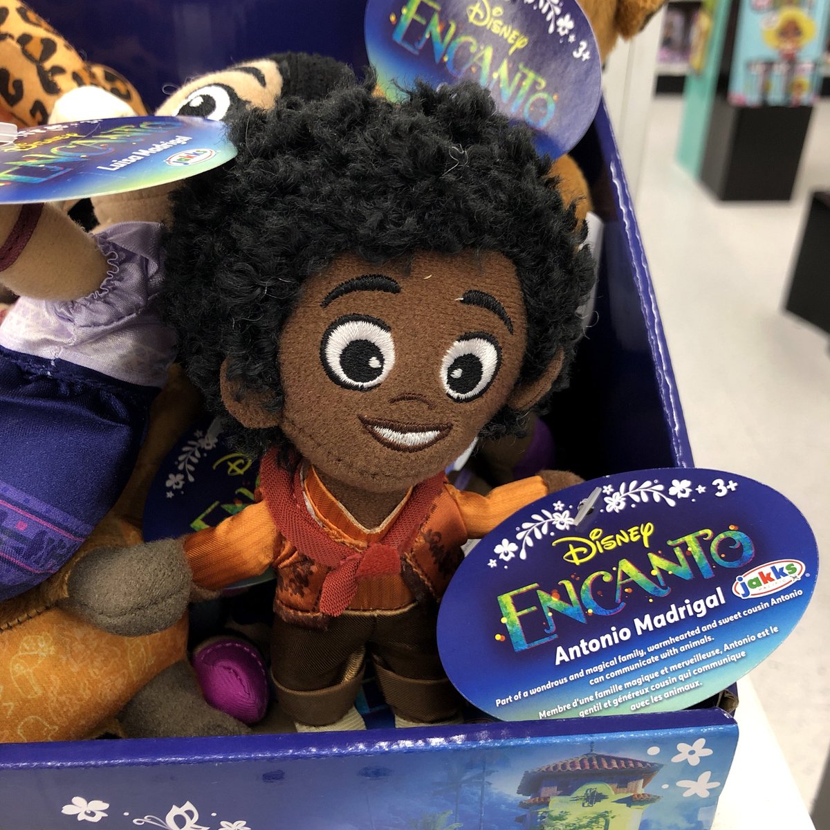 T3XACAN0's tweet photo. Antonio Madrigal 🧑🏾🦱
👍🏾ANIMALS (LIKE)
👎🏾BIG CROWDS (DISLIKE)
🦜COMMUNICATION WITH ANIMALS (POWERS AND ABILITIES)
#disney #encanto #antoniomadrigal #theintrovert #hombrecito #tonito #jakkspacific #jakkstoys #small #plushdoll https://t.co/BMlYuS5QEp