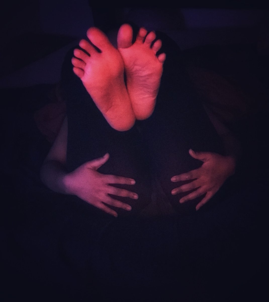 GoddessRaine's tweet photo. Kiss Them! 

@Feetfinder #feetfetish •ebony domme • goddess https://t.co/q4DaC87gXr