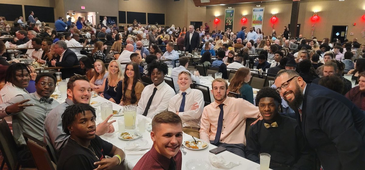 CoachDelgado61's tweet photo. I love celebrating our kids!!! Congratulations to these @RiverdaleRaider All-Stars!

Thank you @RotaryFMSouth for making all of this possible! First class! Game is Wednesday night. Hope to you there @RaiderAthletes @Rowdy_Raiders21 https://t.co/yLXfFZpE22