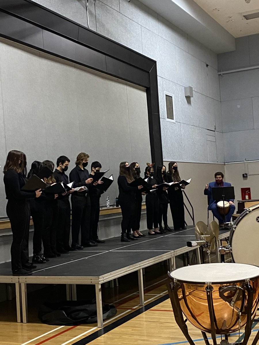 CristinaMcA41's tweet photo. We are so thrilled to be at half capacity tonight and have a live audience in our gym again! Our bands and choirs are stunning tonight and families are just sparkling with joy and pride.  Thank you, Mr. deSousa!  #cantstopwontstop @alphaSD41 @burnabyschools https://t.co/pgYUsYY1fI