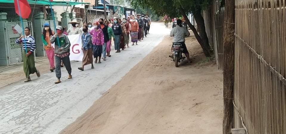 #Shwebo city:
Residents protest rally marched on the streets this morning with full of determination to eradicate Fascist Military ruling and showed in support of <a href="/NUGMyanmar/">National Unity Government Myanmar</a>.
Be safe heroes.🙏🏽💪🏽✊🏽

#Cambodia_RejectTerrorists 
#WhatsHappeningInMyanmar
#Dec7Coup