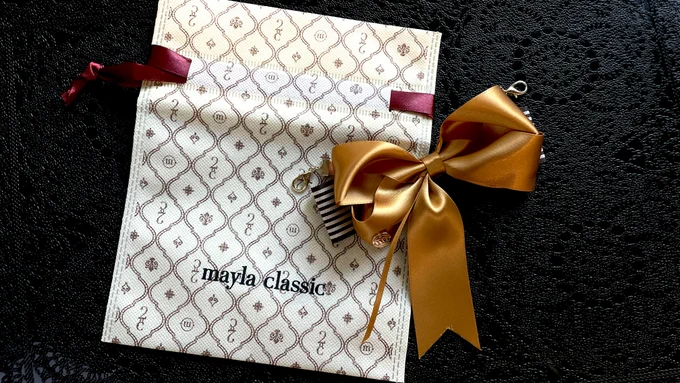 \✨ 10周年記念コラボ ✨/

#maylaclassic  × #DIABOLIKLOVERS
ディアラヴァ10周年を記念スペシャルタイアップ🎉
『リボンに結ばれた彼との愛。』

ぬいぐるみとお揃いでつけてたり
ヘアアクセやバックチャームとしても
お使いいただけます🧸🎀

🌹ご予約はこちら🌹
https://t.co/w5DwwOzk9v 