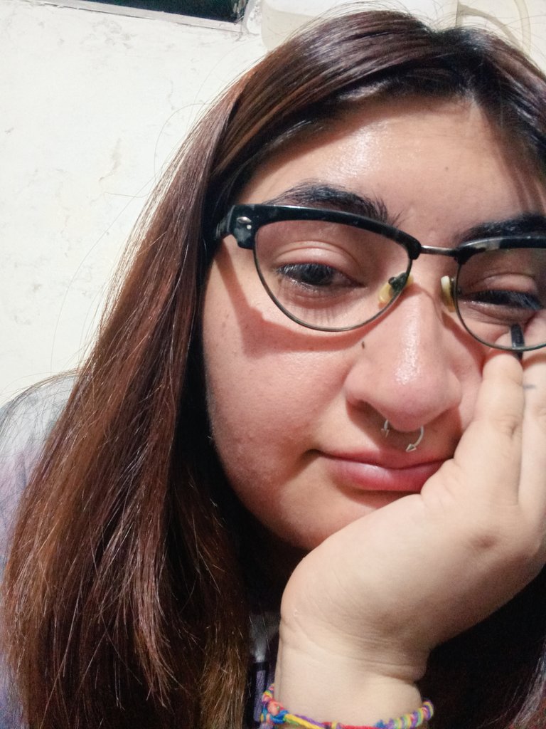 roxxxbg's tweet photo. Esta es la cara de alguien que le acaba de decir a su madre que tiene novia y que se va a mudar con su novia a otro país dentro de 3 semanas. No sean como yo https://t.co/ZrXeXyCs9M