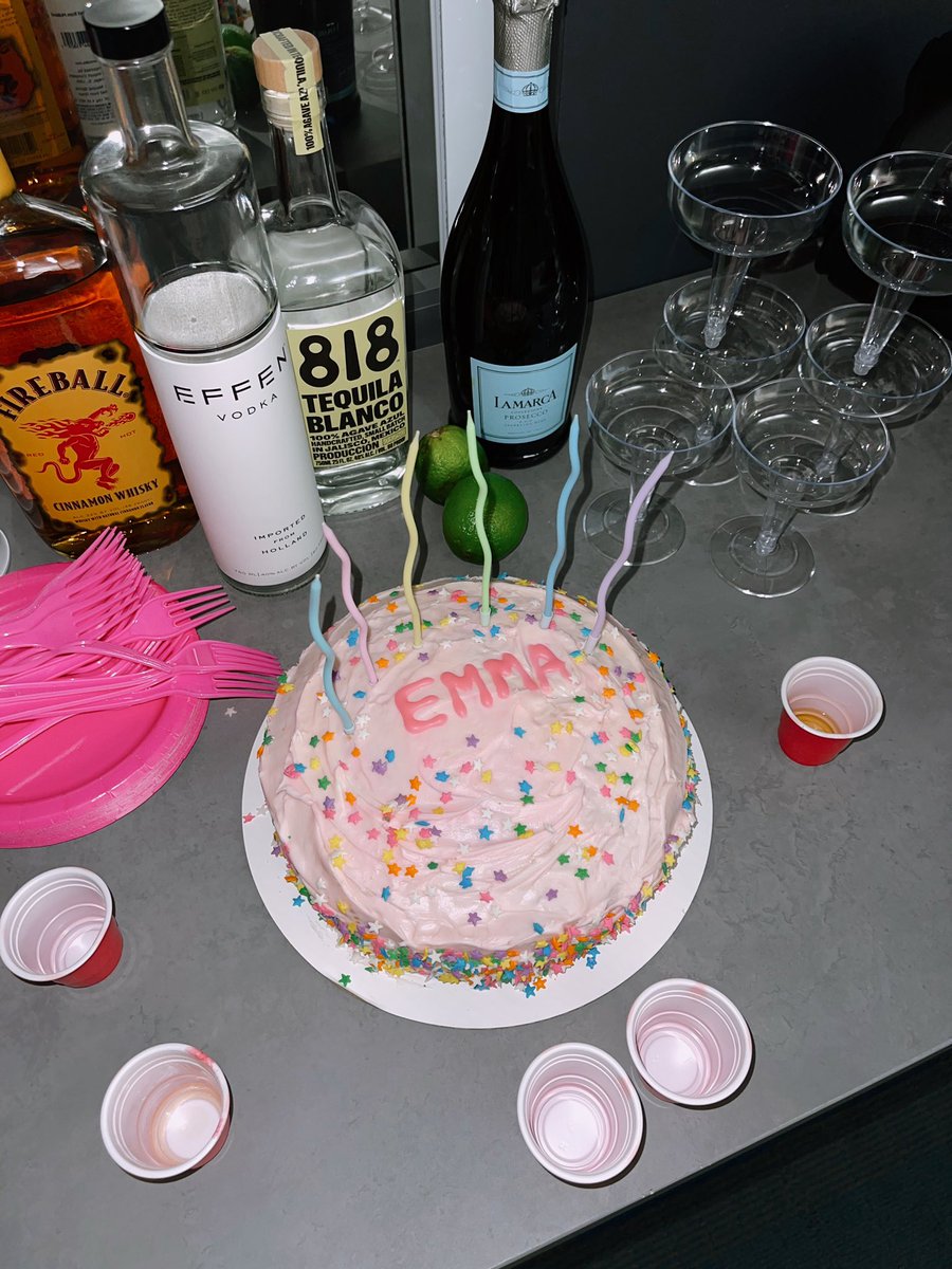 EmmmmmStinson's tweet photo. bday recap https://t.co/5HE2V98NFN