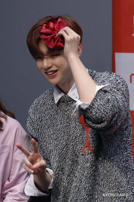 강다니엘은 셀프 포장이 가능한 아기공주떡이다. #정보공유