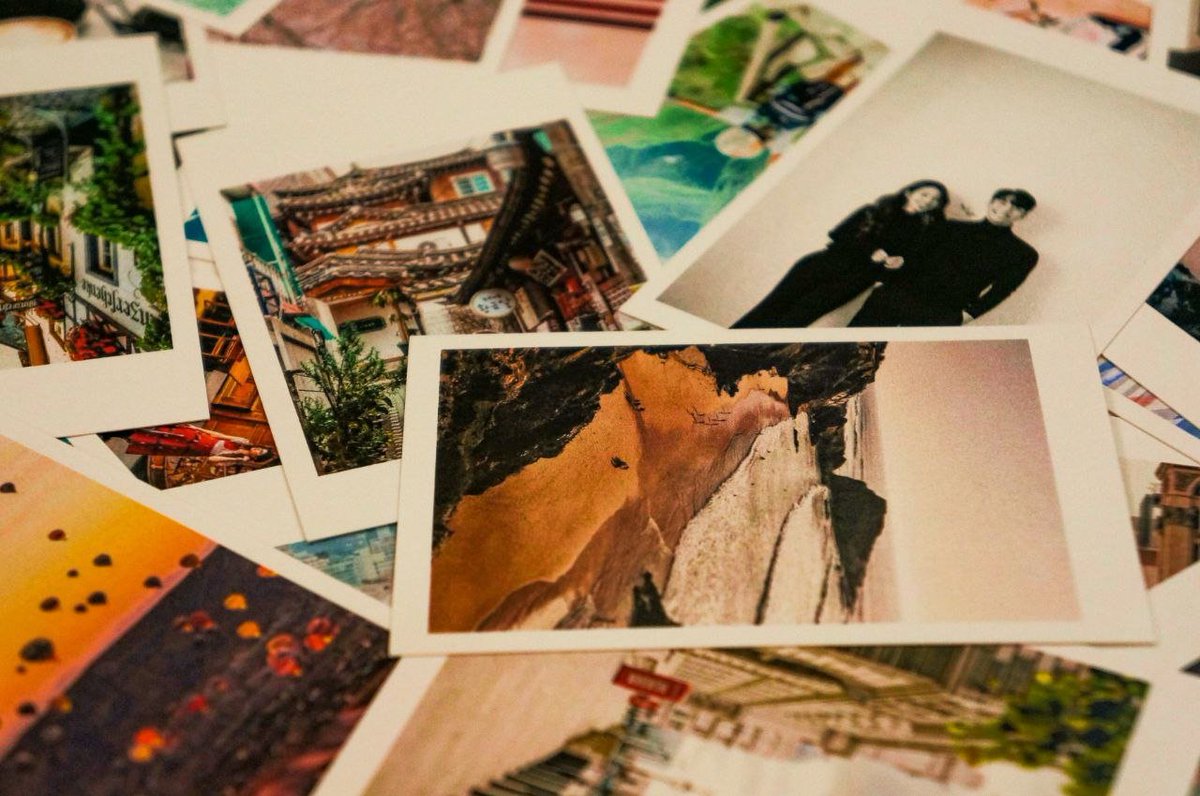 Zenvioris's tweet photo. Which one you prefer? Sekali album atau polaroid saja? https://t.co/2cwtYUNZKq