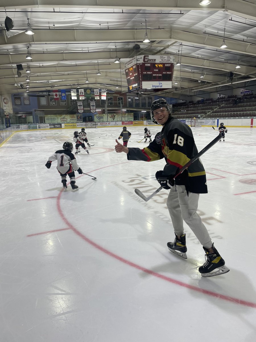 swan1585's tweet photo. Thanks Chuck, Cam, Stath and Matteo for jumping onto the BMHA U7 group today - no wonder why these youngsters want to be a Pontiac when they grow up - look at the smiles - they’ll remember days like this forever #makingaday @BPontiacs @StrikeGroupLP https://t.co/nBPlRsdMUA