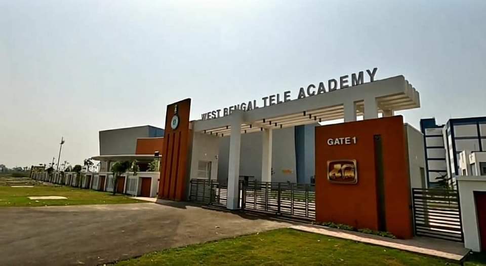 abhijit09529820's tweet photo. Mr @iamrajchoco , (MLA, BKP and the President of W.B Pradesh Trinamool Congress Cultural Cell) and the Officials of the Information &amp; Broadcasting Department,Govt. Of W.B. visited the newly constructed Tele Academy Studio, by the personal Intiative of Hon'ble CM,@MamataOfficial https://t.co/DXs8iBTPRE