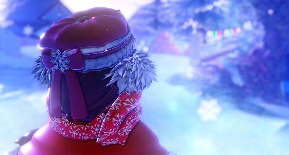 stixxntricks's tweet photo. *throws a snowball at ur back* "hey my brother's busy stealing people's souls so he won't come out and play with me so can you? :( im not supposed to talk to strangers but *he's* not supposed to break promises either so i guess we're even" >_> #royalehigh https://t.co/Yed6UX6Nu3
