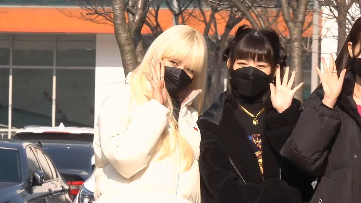 IVEpixs's tweet photo. #IVE #아이브 otw to SBS Power FM Choi Hwajeong's Power Time Radio https://t.co/5PoTwjRrzb