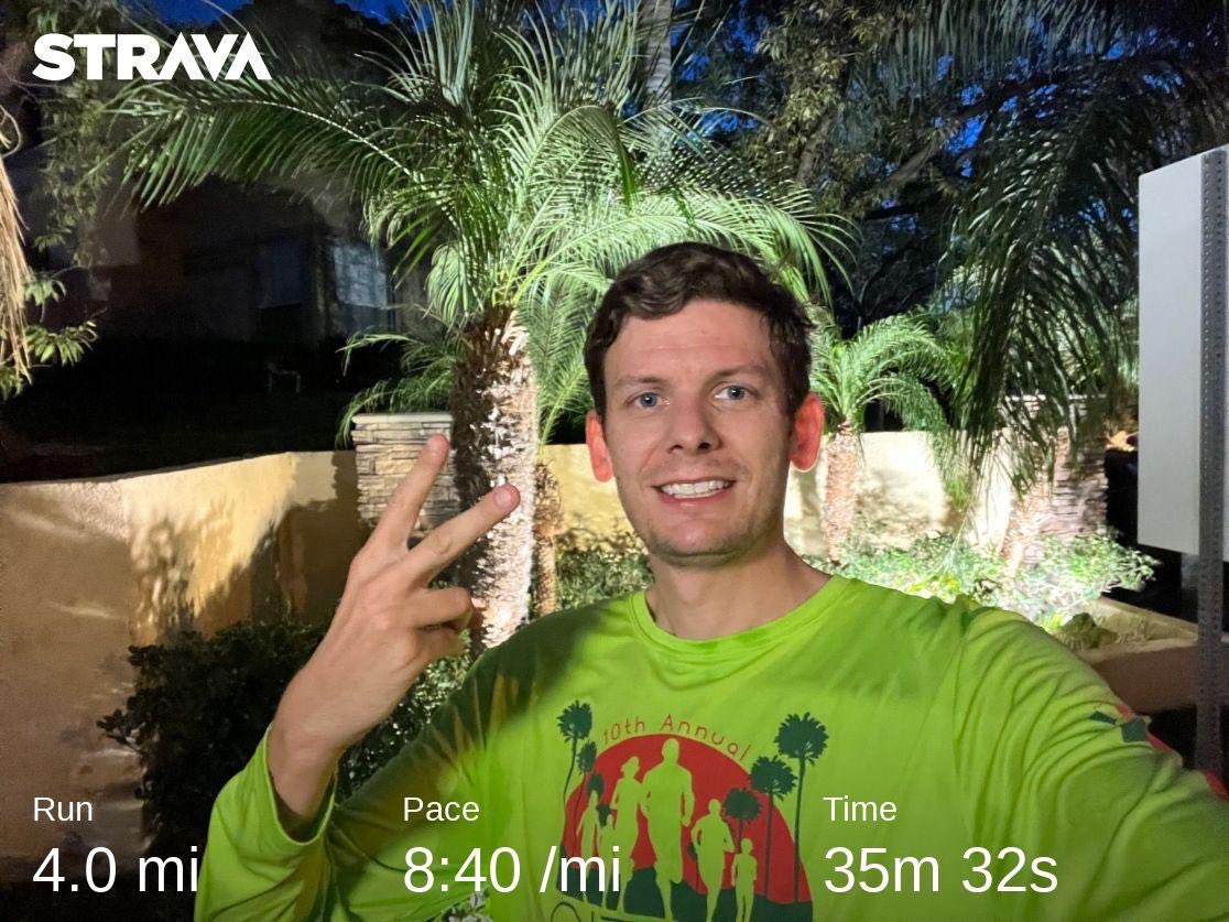 DarrenHause's tweet photo. I hit the snooze button this morning. It doesn’t mean I lose. I just had to run after school to keep my winter holidays running streak alive. #RWRunStreak day 12 #RunChat #TeacherLife #DeafEd https://t.co/0nCJtXdmu1