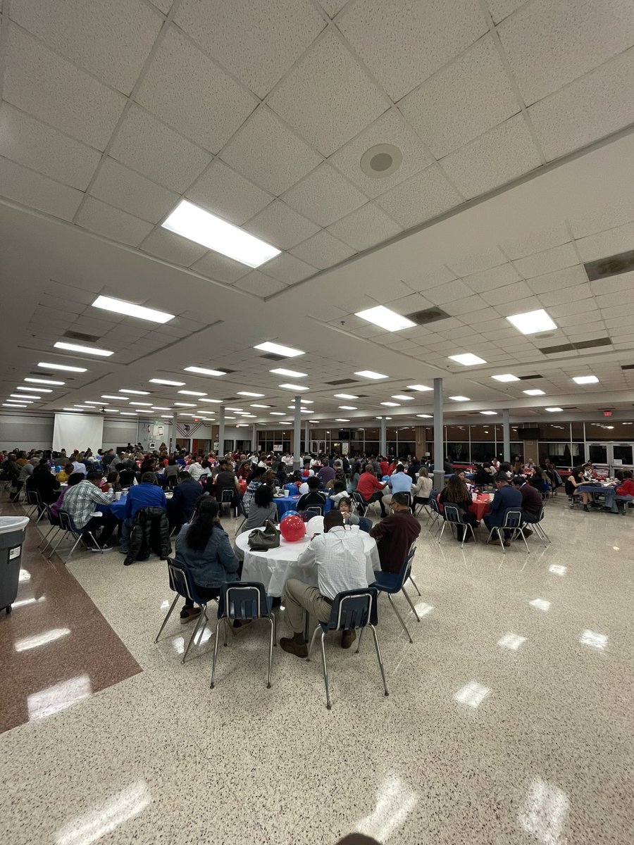 DullesFootball's tweet photo. Haven’t seen this setting in awhile! Thank you to everyone from the parents, players administrators, coaches and families for a wonderful football banquet to celebrate this past football season. Truly a season to remember for our Class of 2022 Seniors #Str8Dedication #550 https://t.co/FyFEmpARaZ