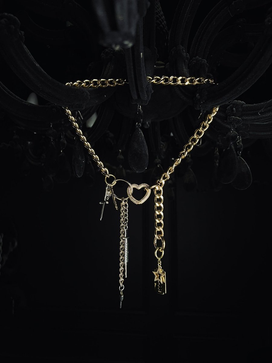 VIRAL WALLET CHAIN from our PLEASE KILL ME collection. Available now at heartofbone.com.

#heartofbone #lovedbytheloyal #badassbespoke #badbunny #punkaf #fashion #jewellery #instastyle #bling #drip #fire #slay #walletchains