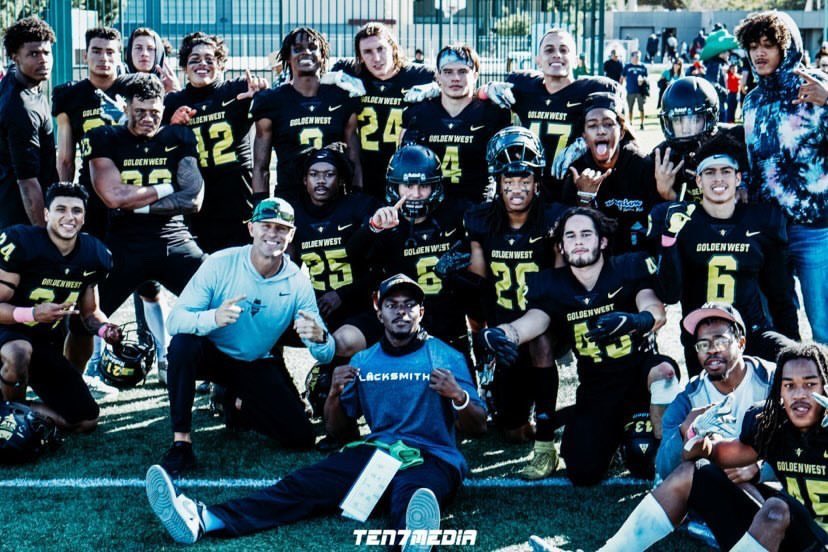 Danedespars's tweet photo. Go check out my True Freshman Highlights! 11-1 Conference Champs.  Personally, i’m not happy with how I played, I got a lot to clean up and improve on, but glad I got to be apart of this great season.
Year 2 up next!!! 
⬇️⬇️⬇️
https://t.co/2A7uK8ci3w https://t.co/WBSSAyf3rT