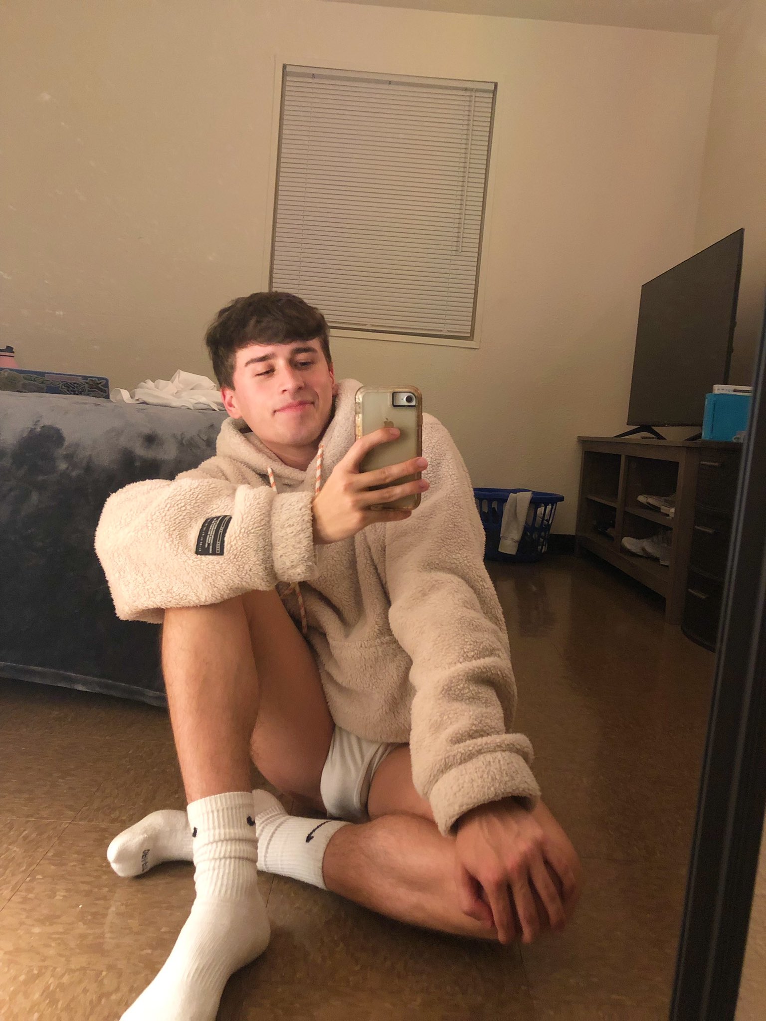1 pic. the boy // the ass https://t.co/aCvf5iLnZb