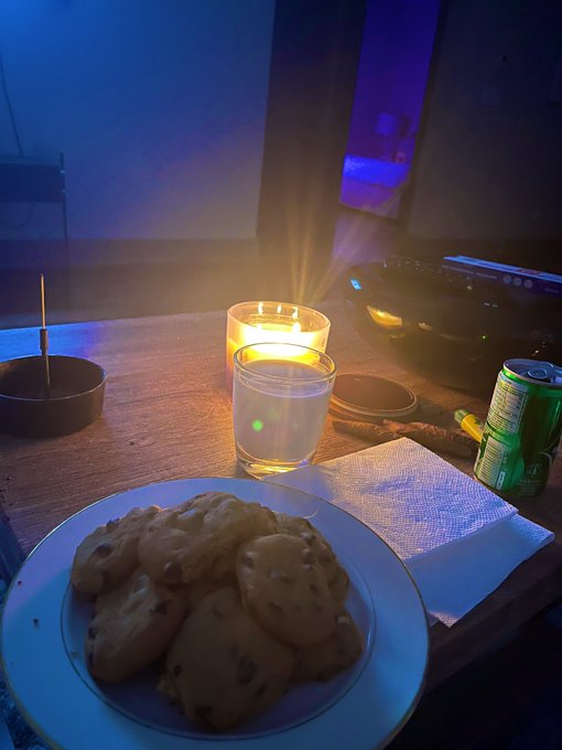 Currently ✨ https://t.co/oe72ClqyrN