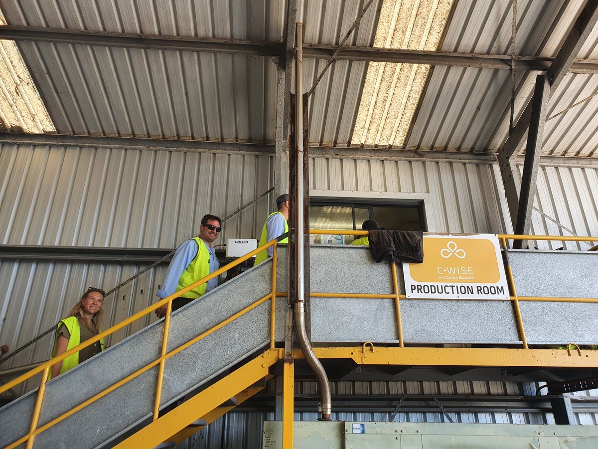 Get some compost! 
<a href="/CWiseAustralia/">C-Wise</a> have so many uses for compost. #WARALF CoP took a tour around the high tech facility. @AusLandcare #NLP