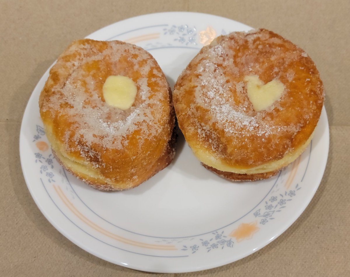 Life can be surprisingly uplifting

After a tough day dealing w 2 sudden patient deaths + 7 hrs of Zoom mtgs,I peered thru a bakery window on my way home. They just closed

As I walked away, owner ran out & gave me these pastries. Thx Angelina Bakery NYC, I'll pay it forward 👍💜