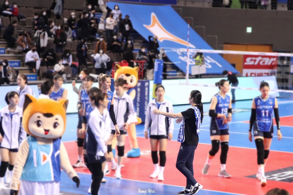 ibk_supp0rt's tweet photo. 𝟐𝟏𝟏𝟏𝟐𝟕
빛나를 안아주러 가는
통역사님💙
#AlwaysAltos https://t.co/PUJfXmUQaz