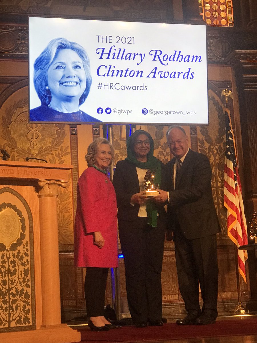 @PalwashaHasan received the Hilary Rodham Clinton award for advancing women in peace and security #HRCawards.