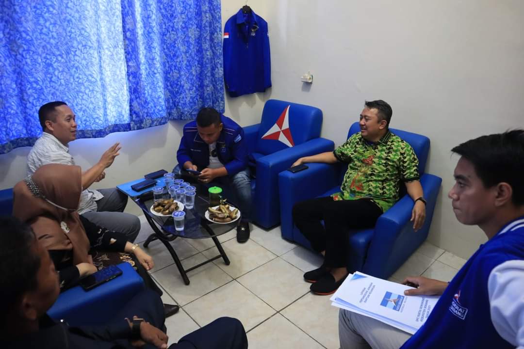 YayanANugraha's tweet photo. Assalamu'alaikum

Alhamdulillah, Kami selaku Ketua DPC Demokrat Kab. Serang rutin mengadakan Rapat dengan Anggota DPRD Kab. Serang Fraksi Partai Demokrat. https://t.co/dp77NEcuPh