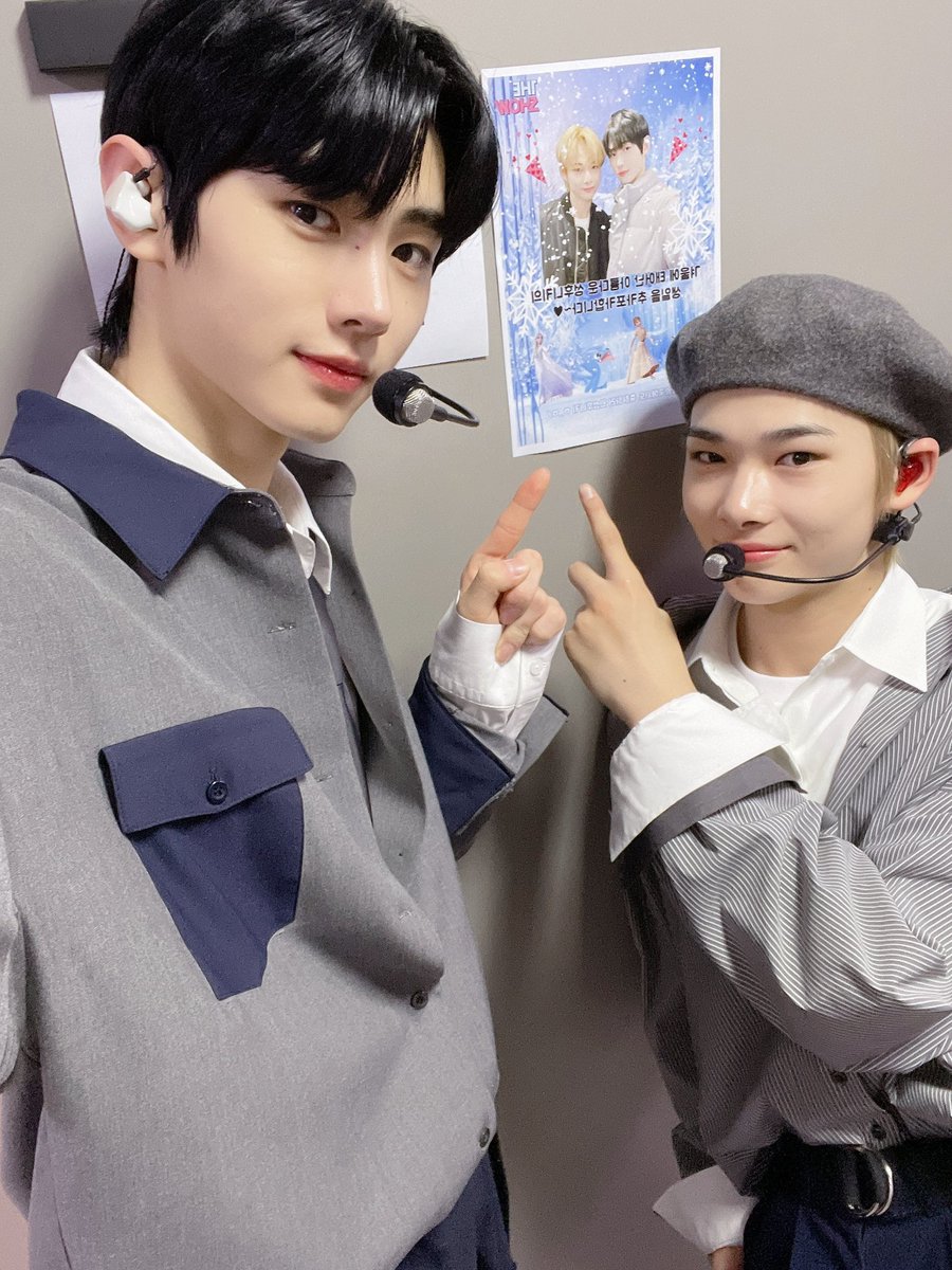 nksunbaem's tweet photo. Ni-ki mentioned that last year sunghoon and ni-ki celebrated their bday &amp; took a photo on the dressing room. (see pic) So for this year they’ll go to a cafe &amp; have a photo together. Please we need a video of that too 😭 https://t.co/wg5fiPUwtw