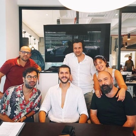 Onların                 /Benim
Güneş çiçekleri/ Güneş Çiçeklerim 
💛💛💛