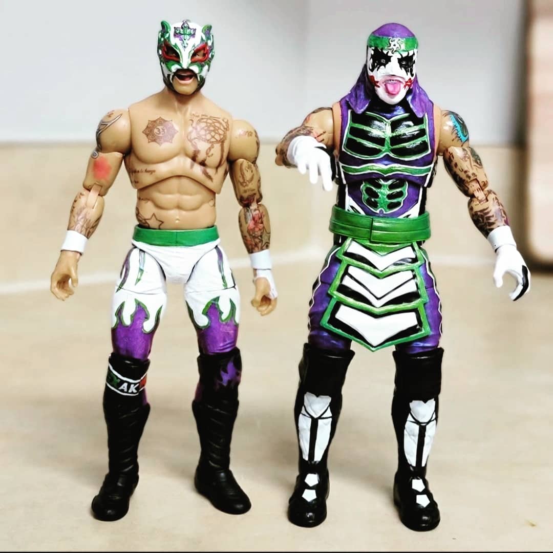 itFigures8's tweet photo. Couple of #joker inspired @PENTAELZEROM and @ReyFenixMx @AEW @Jazwares Unrivaled figures. All hand painted by me. Penta decals from Curb Stomp City.

#AEW #AEWDynamite #AEWDark #AEWDarkElevation #pentaelzerom #zeromiedo #jokerpenta #reyfenix #jokerrey #luchabros #luchabrothers https://t.co/sOktXlG8Uo