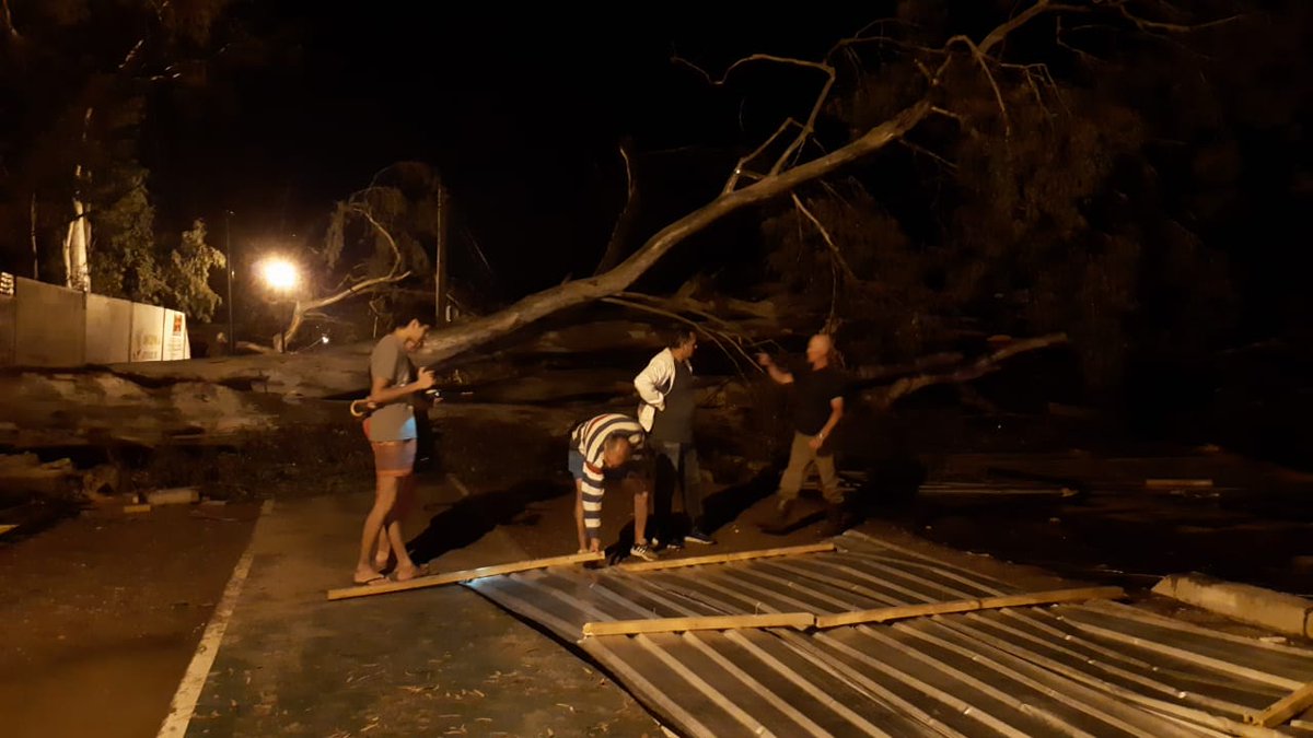 UPNoticiasok's tweet photo. ⚫ Nos duele a todos..... El Club Atlético Palmira destruido por la tormenta 

Las fotos hablan por sí solas, las instalaciones del Estadio Jarillero tiene daños casi totales, trabajan Dirigentea, Defensa Civil, Bomberos y los hinchas de Palmira en medio de la angustia https://t.co/VruIqAuKKX