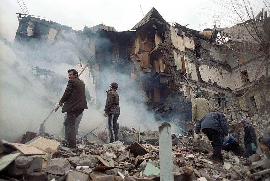 Спитак сколько погибших. Землетрясение в Армении в 1988. Спитакское землетрясение в Армении 1988. Ленинакан землетрясение.