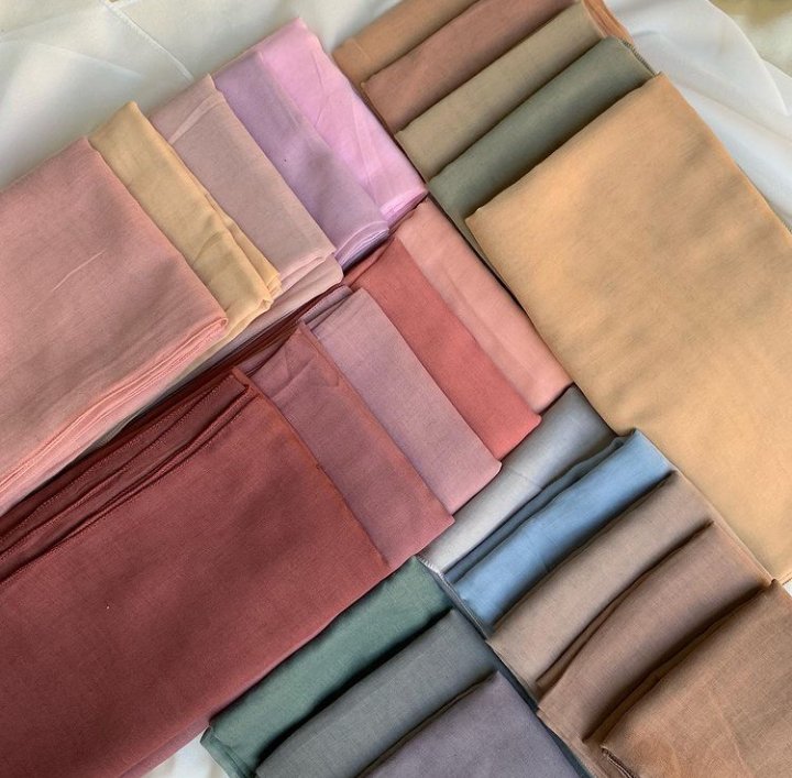 cuteescarff's tweet photo. dalam banyak² bawal cotton , bawal square paling i suka bcs material dia lain sangat. tak keras sangat but overall awning mudah bentuk 🔥

RM10 &amp; pos RM7 🌻
https://t.co/gj3bcjc86w https://t.co/sZDUm7aZO7