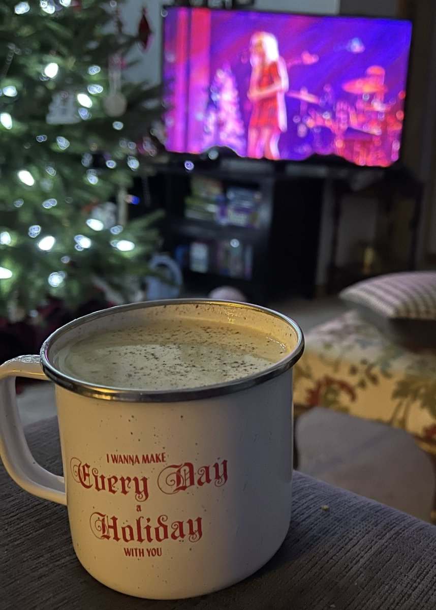 samptonboy's tweet photo. First eggnog of the season with @ingridmusic #holidayhop it’s New York or bust in ‘22 https://t.co/vqhXbpUO3K