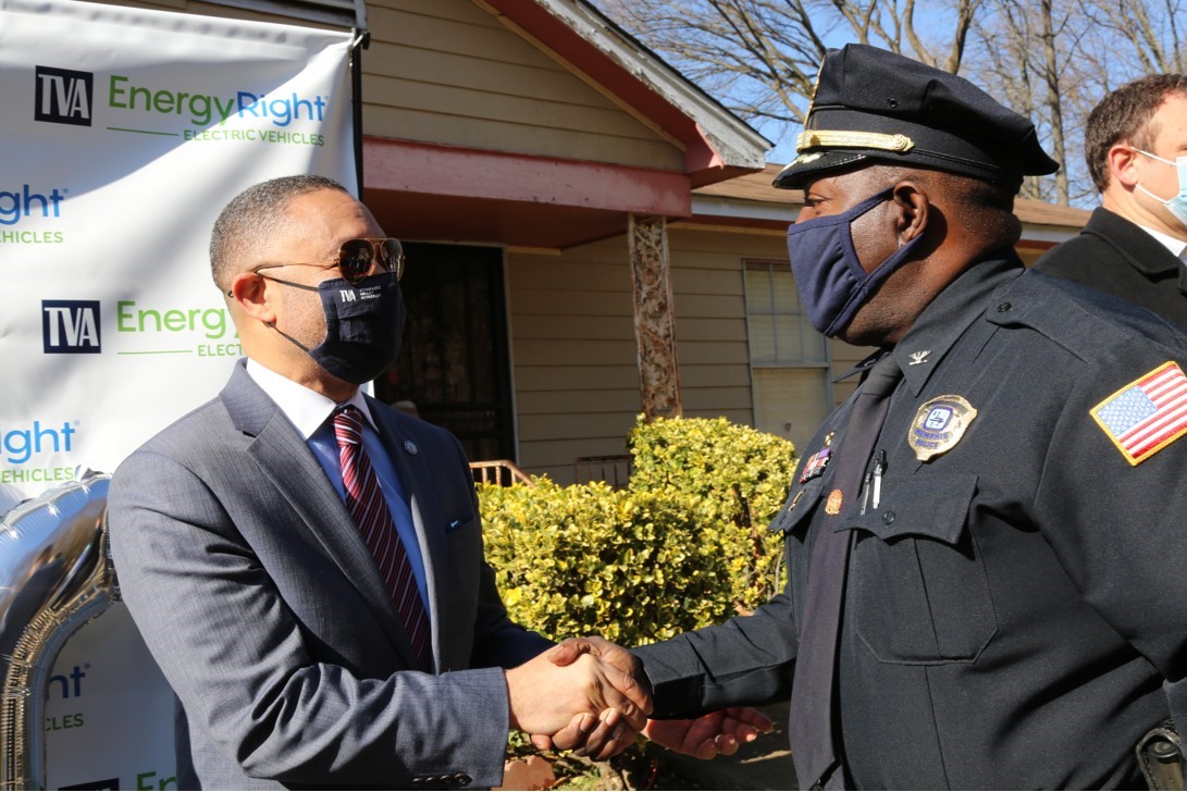 marker_yates's tweet photo. Today, the sun shined bright in 38109, where TVA held the 500th Home Uplift Celebration, alongside our partners MLGW, City of Memphis, &amp; CLEAResult.
500 Memphis-area homes are now more comfortable with lower utility bills for homeowners who need it most. Special thanks to ALL! https://t.co/BdhFA526mE