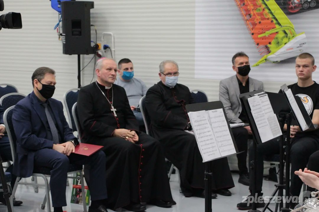 MosinskiJan's tweet photo. Wczoraj uczestniczyłem w uroczystym otwarciu nowego pawilonu dydaktyczno-szkoleniowego w Zespole Zespół Szkół Centrum Kształcenia Rolniczego w #Marszew.ie k/ Pleszewa.
Mówiłem https://t.co/5gqcp26O0n. o tym, że przywracamy godność polskiej wsi, rolnictwu.
#PolskiŁad https://t.co/GvYFyWRhHw