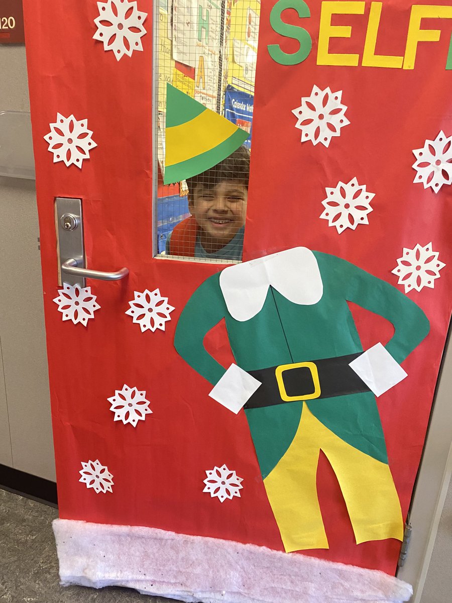deedramann3mann's tweet photo. My room mom hard at work decorating our door. I thought the elves did all the work? ⁦@gheagles⁩  #We love GHE https://t.co/IP6qYOPnfS