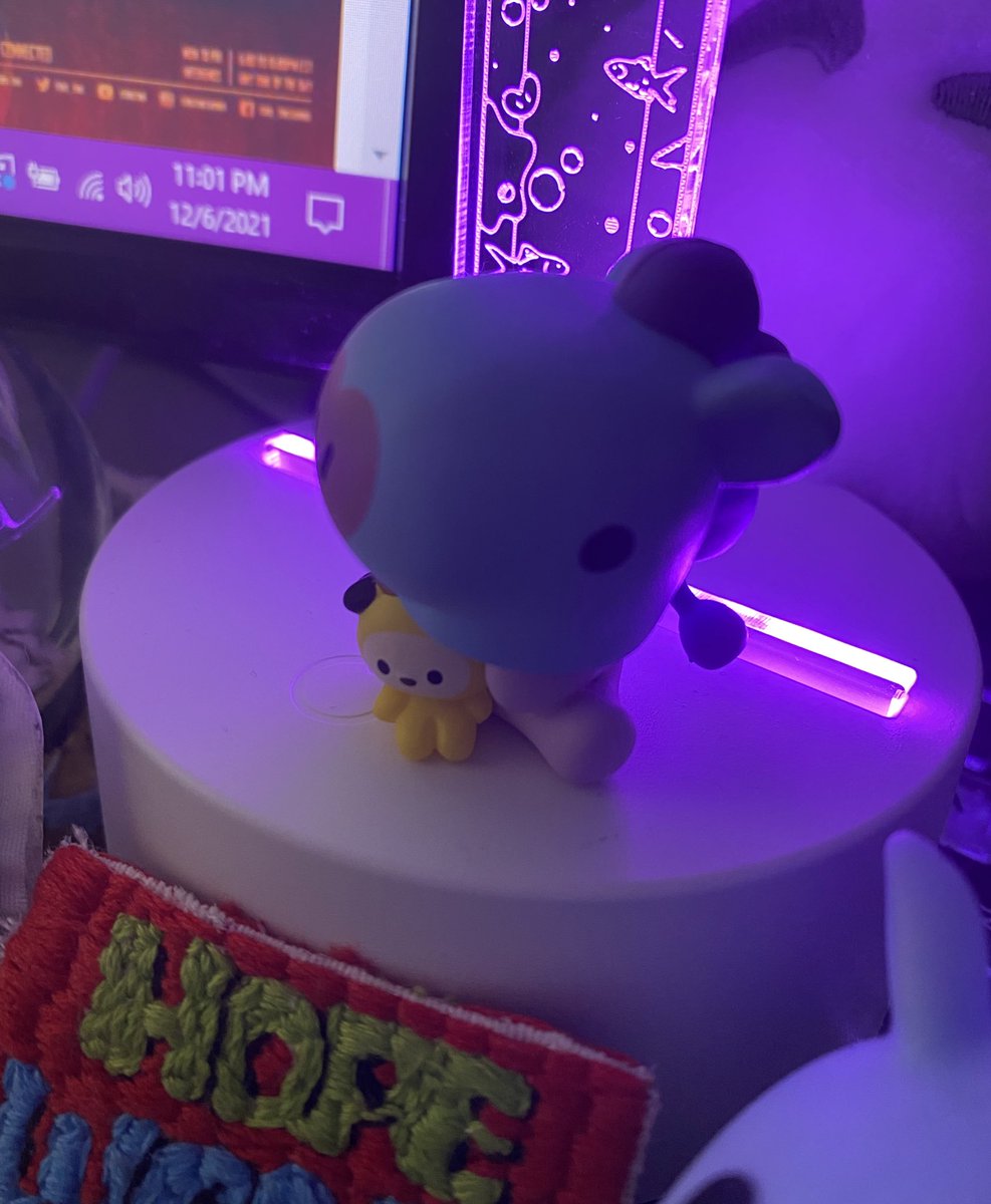fuzzymang's tweet photo. a new friend with an even tinier friend🥺 https://t.co/EYChUVSw76