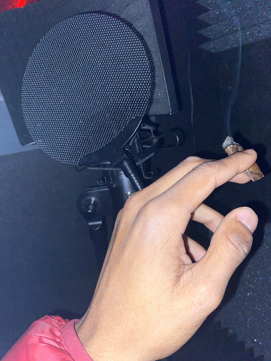 Tezzodavinci's tweet photo. Dont give a fuck if im livin ina hills foreva da hood gone live thru me🖤💪🏾🤙🏾 https://t.co/a4uX8eWM4E