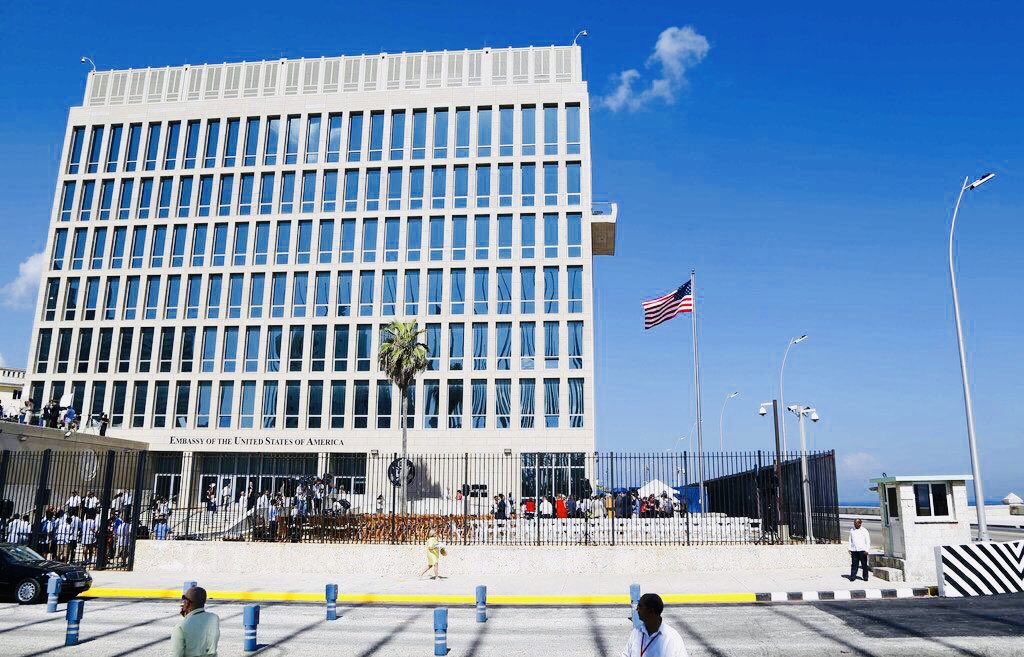 WeNeedOurFamily's tweet photo. @EdyCast08834862 @USEmbCuba Somos miles de historias de dolor y espera. 😔No nos rendiremos es nuestro derecho y es su obligación cumplir con la ley y dar solución a nuestros procesos legales pagados a @USCIS #ConsularServiceInCuba 🇬🇾 no es la solución no más sufrimiento por favor 🙏🏻 https://t.co/8vzBSJiFqQ