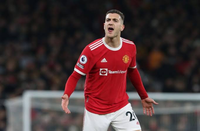 utdfocusid's tweet photo. Who's better?

RT untuk Diogo Dalot
LIKE untuk Aaron Wan-Bissaka https://t.co/EEdPib5Bbu