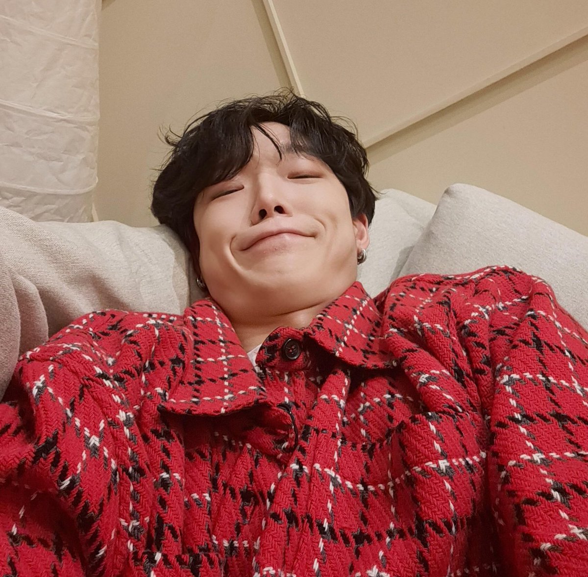 BobChan86's tweet photo. Does he have make up on? 

iKONICS WHERE ARE YOU
#STANWORLD #iKON @YG_iKONIC https://t.co/ydiaEYtbNi