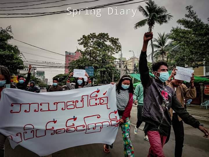 KLT_96's tweet photo. Multi-religion strike of Mandalay marching on streets protesting against Genocidal Dictatorship despite the tight security of SAC thugs &amp; demanding to participate in Silent Strike on Dec 10.

#Cambodia_RejectTerrorists
#Dec7Coup
#WhatsHappeningInMyanmar
https://t.co/vUyQVH9Ha0