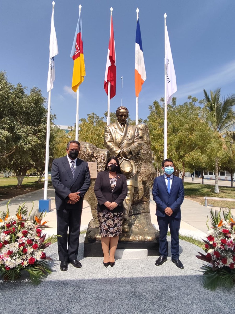 CECUTumbes's tweet photo. Fue un honor participar en la develación de la escultura en honor al poeta universal César Vallejo Mendoza. Agradecemos a la @UniversidadCesarVallejo por la gentil invitación. 🇵🇪🤝🏼🇪🇨 #DiplomaciaDelEncuentro @CancilleriaEc @EmbajadaEcuPER https://t.co/99qVLugIEL