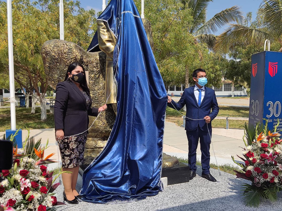 CECUTumbes's tweet photo. Fue un honor participar en la develación de la escultura en honor al poeta universal César Vallejo Mendoza. Agradecemos a la @UniversidadCesarVallejo por la gentil invitación. 🇵🇪🤝🏼🇪🇨 #DiplomaciaDelEncuentro @CancilleriaEc @EmbajadaEcuPER https://t.co/99qVLugIEL