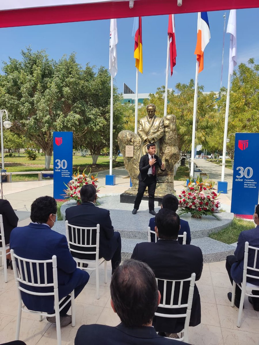 CECUTumbes's tweet photo. Fue un honor participar en la develación de la escultura en honor al poeta universal César Vallejo Mendoza. Agradecemos a la @UniversidadCesarVallejo por la gentil invitación. 🇵🇪🤝🏼🇪🇨 #DiplomaciaDelEncuentro @CancilleriaEc @EmbajadaEcuPER https://t.co/99qVLugIEL