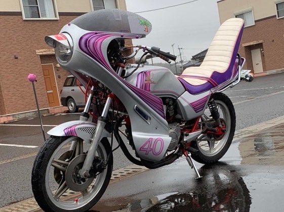 結構前のことですが、スーパーホークの外装を塗らせていただきました