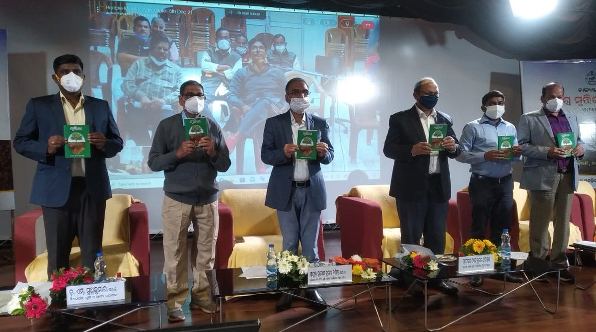 krushibibhag's tweet photo. The panel focused on #SoilHealthManagement, judicious use of #fertiliser &amp; steps to be taken following the #soil_testing reports. A book on #soil characteristics, features, issues &amp; probable solutions written by Dr. Subodh K. Sahu, Retd. Prof., #OUAT unwrapped in this occasion. https://t.co/EE00hxeT9l