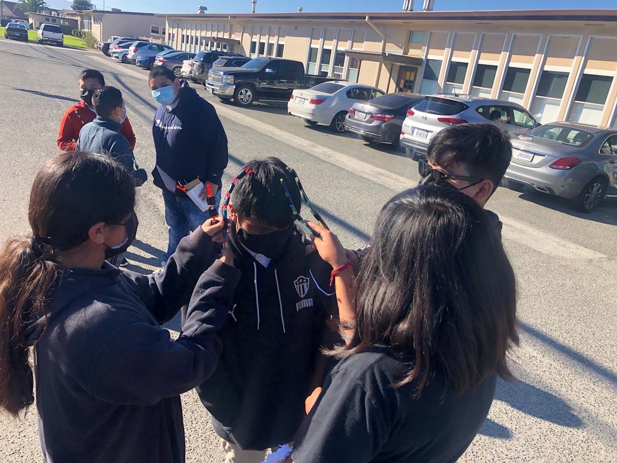 CSWSalinas's tweet photo. Subtle but sublime: the moment before a 10 person shock, Hartnell and CSUMB students teaching our crowd bio-mathematics with bead bracelets, anatomically correct hand models, and one lucky kid getting a scalp massage from his buddies’ newly made finger models. https://t.co/R5aA7ZntVl